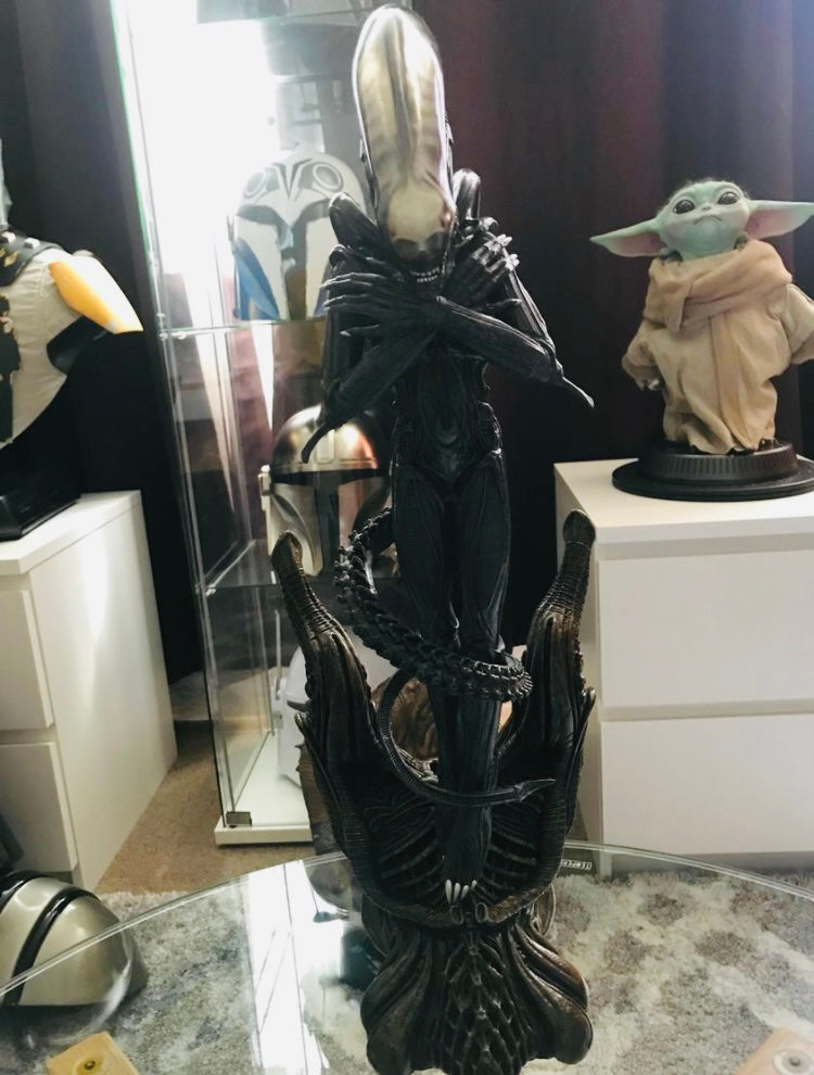 Alien statue , sideshow