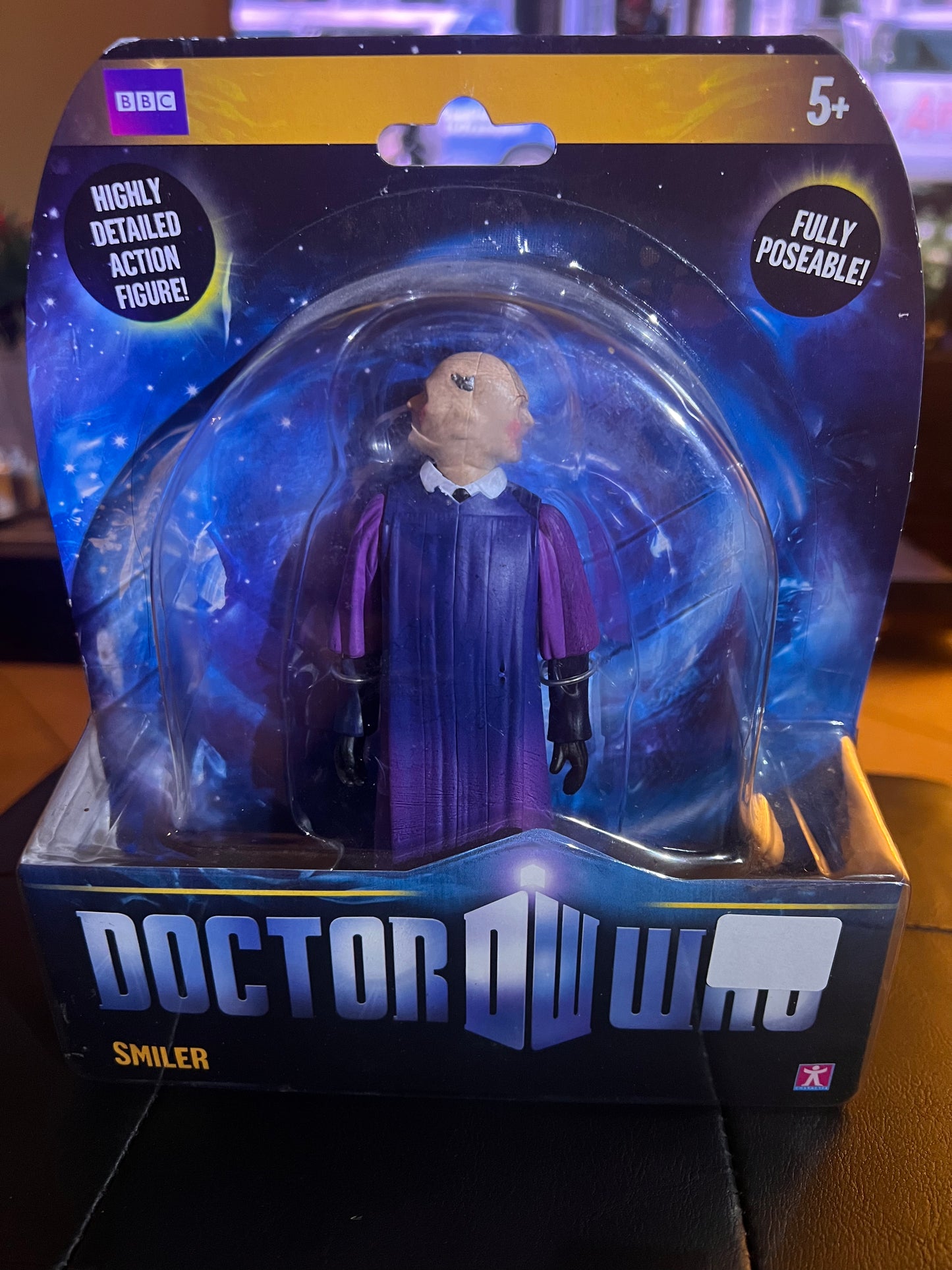 Doctor Who Smiler poseable figure