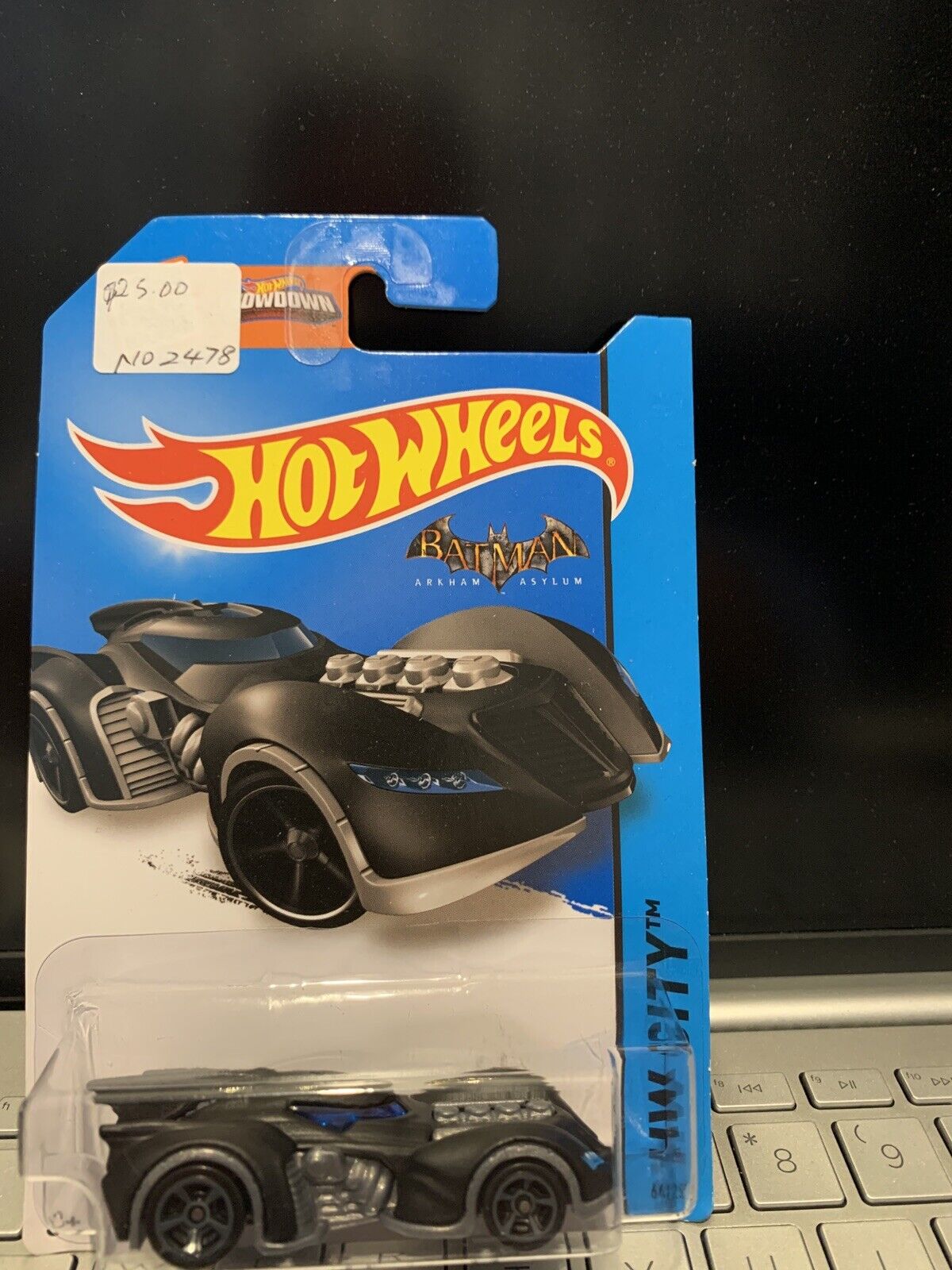 Hot Wheels Batman Arkham Asylum Bat mobile 64/250